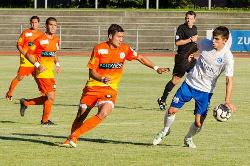 Jahovikj (L) battles a Locarno player; photo: Wil facebook page